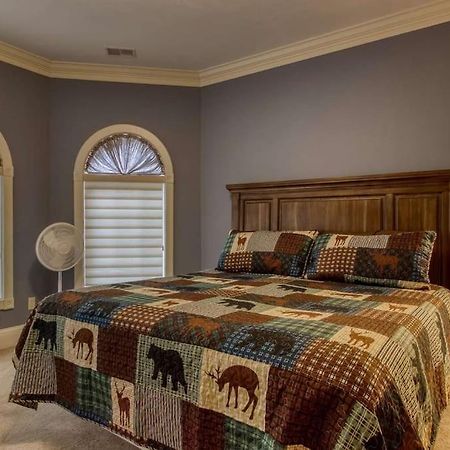 Вилла Mountain Bliss: Estate W/ Views~Firepit~Hot Tub~Gburg 5Min~3 Pools Гатлинбург Экстерьер фото