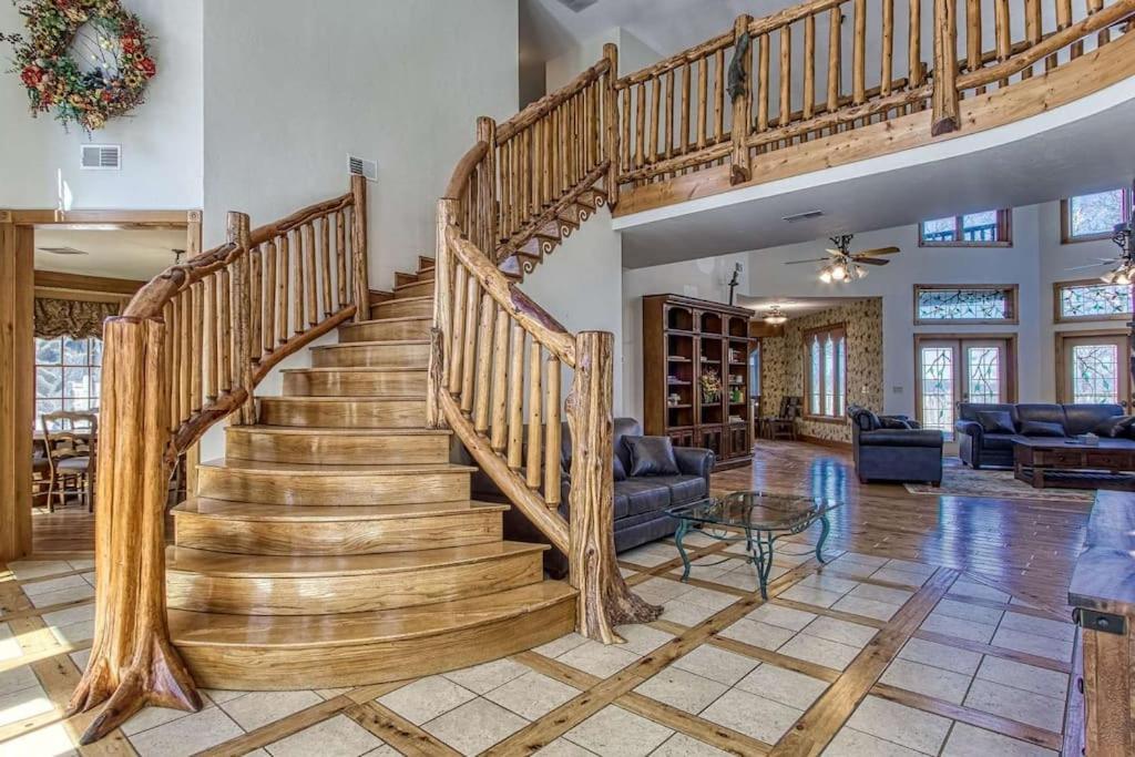 Вилла Mountain Bliss: Estate W/ Views~Firepit~Hot Tub~Gburg 5Min~3 Pools Гатлинбург Экстерьер фото