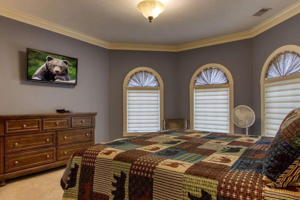 Вилла Mountain Bliss: Estate W/ Views~Firepit~Hot Tub~Gburg 5Min~3 Pools Гатлинбург Экстерьер фото