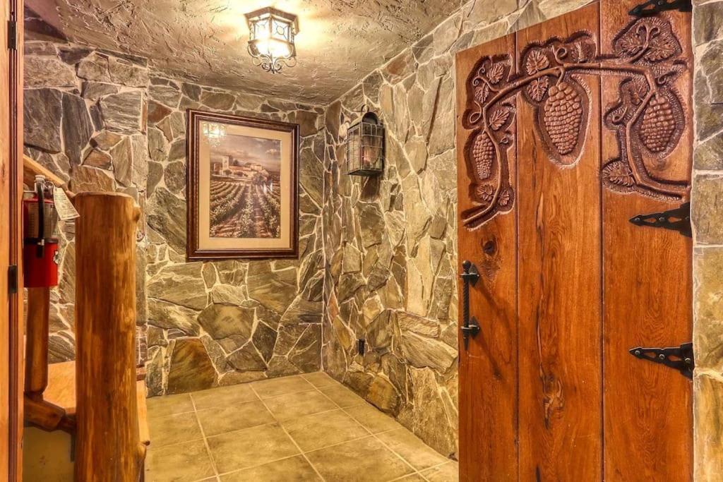 Вилла Mountain Bliss: Estate W/ Views~Firepit~Hot Tub~Gburg 5Min~3 Pools Гатлинбург Экстерьер фото