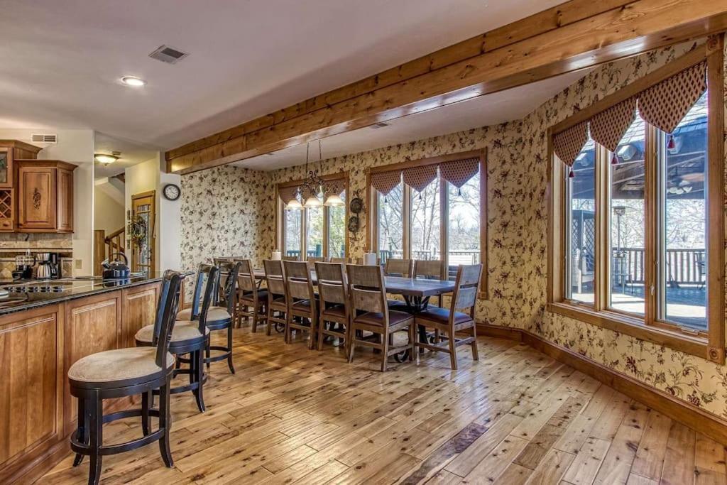Вилла Mountain Bliss: Estate W/ Views~Firepit~Hot Tub~Gburg 5Min~3 Pools Гатлинбург Экстерьер фото