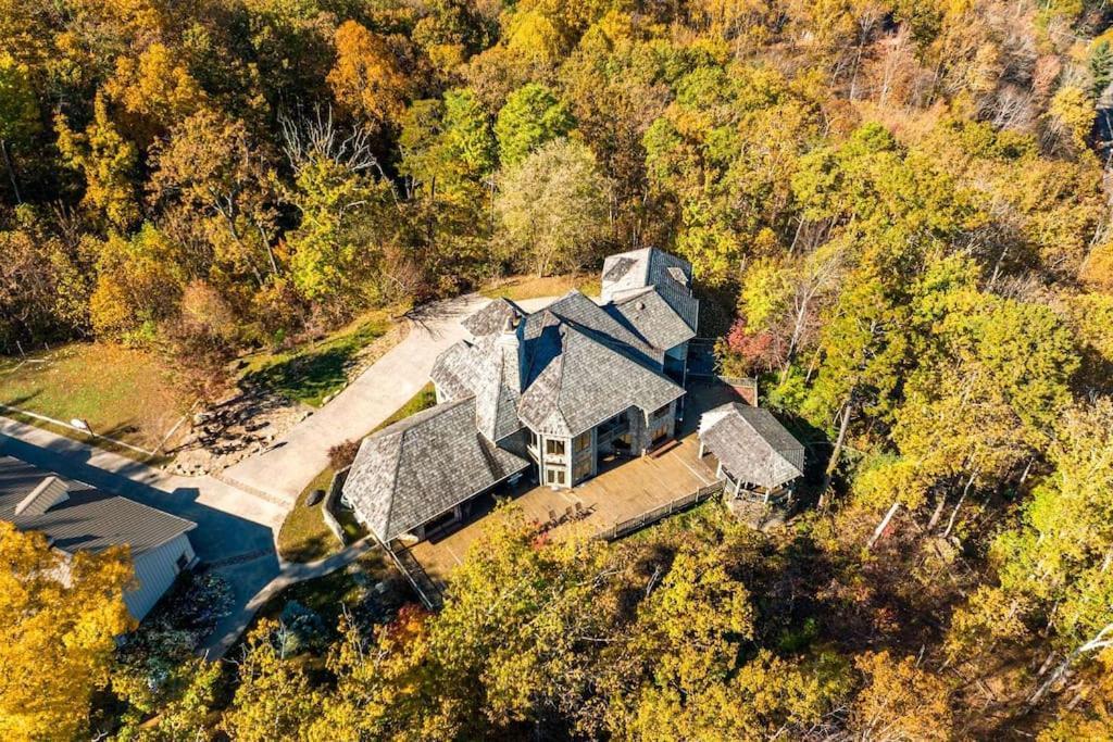 Вилла Mountain Bliss: Estate W/ Views~Firepit~Hot Tub~Gburg 5Min~3 Pools Гатлинбург Экстерьер фото