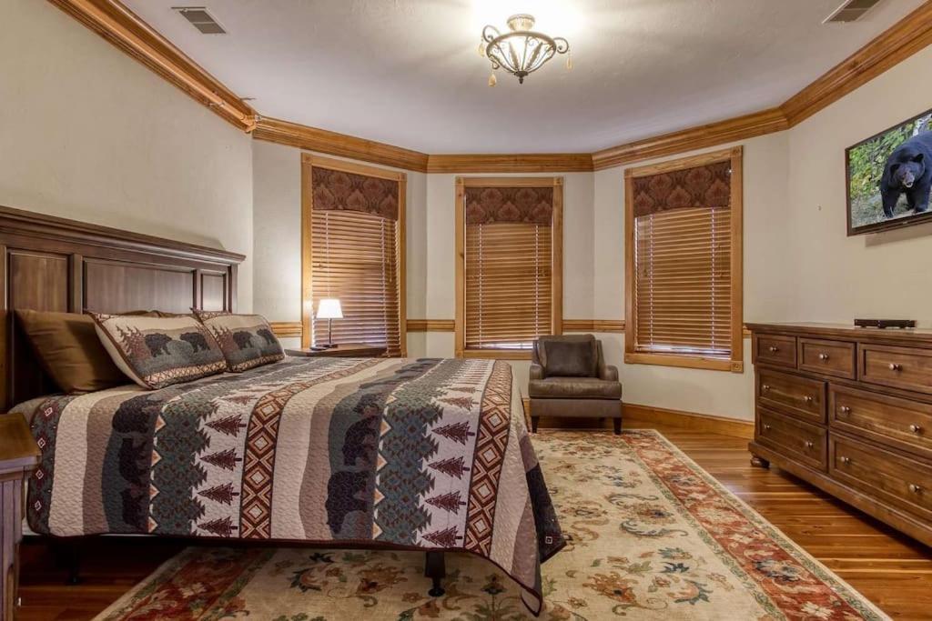 Вилла Mountain Bliss: Estate W/ Views~Firepit~Hot Tub~Gburg 5Min~3 Pools Гатлинбург Экстерьер фото