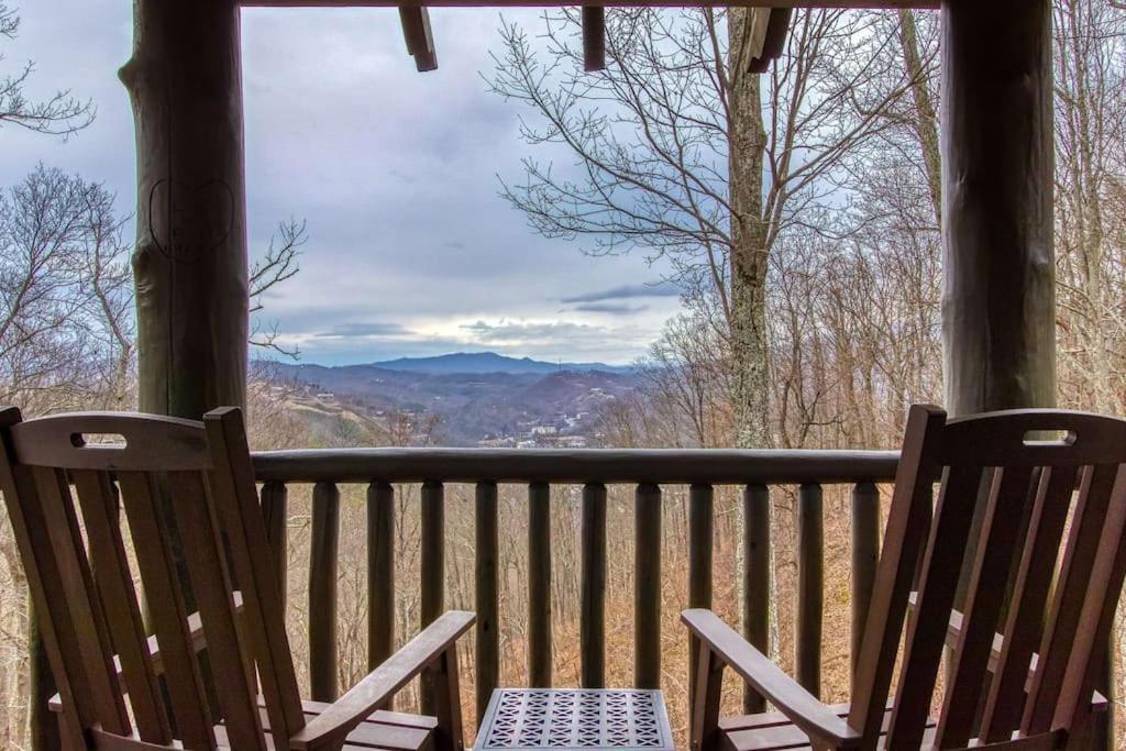 Вилла Mountain Bliss: Estate W/ Views~Firepit~Hot Tub~Gburg 5Min~3 Pools Гатлинбург Экстерьер фото