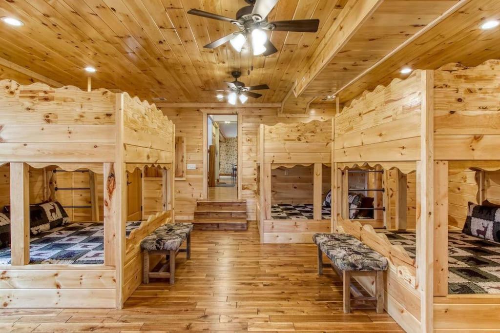 Вилла Mountain Bliss: Estate W/ Views~Firepit~Hot Tub~Gburg 5Min~3 Pools Гатлинбург Экстерьер фото