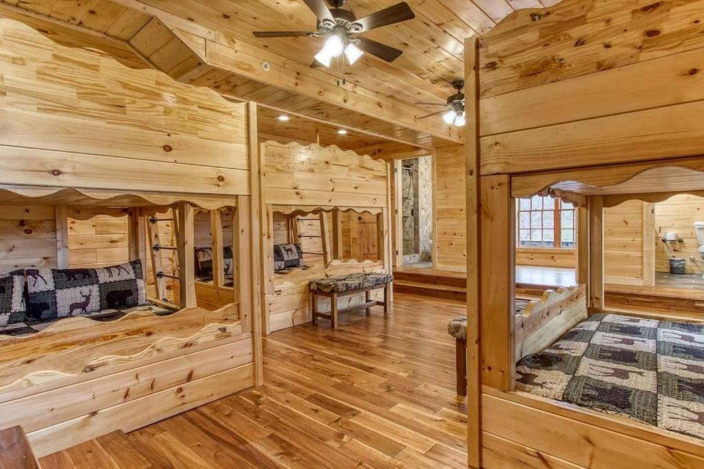 Вилла Mountain Bliss: Estate W/ Views~Firepit~Hot Tub~Gburg 5Min~3 Pools Гатлинбург Экстерьер фото