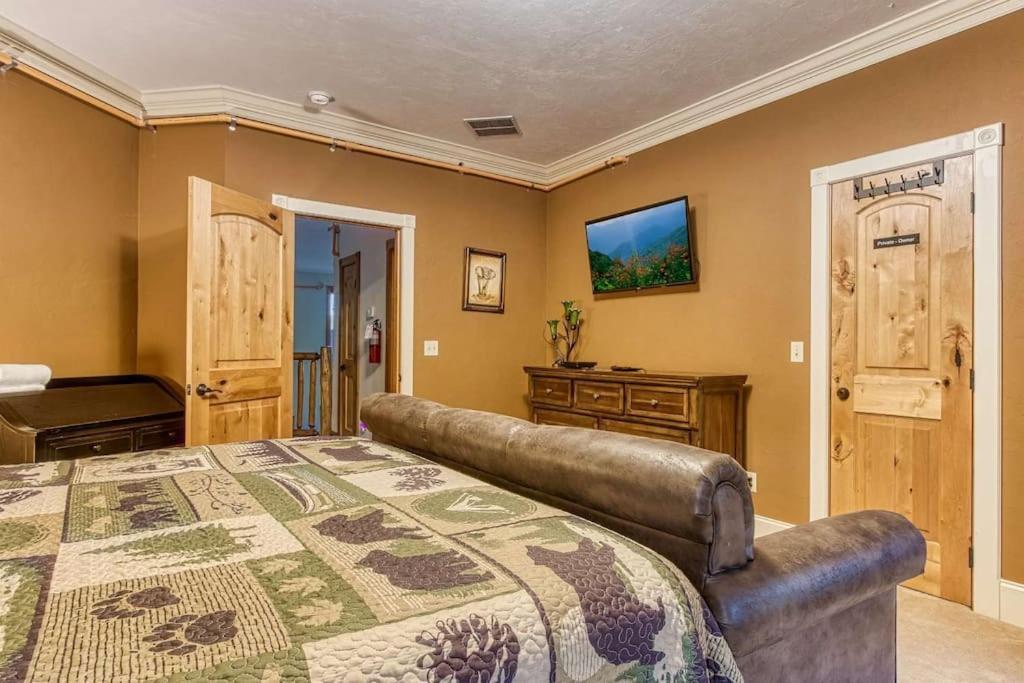 Вилла Mountain Bliss: Estate W/ Views~Firepit~Hot Tub~Gburg 5Min~3 Pools Гатлинбург Экстерьер фото